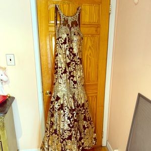 Selling my black dress in brend new Addition